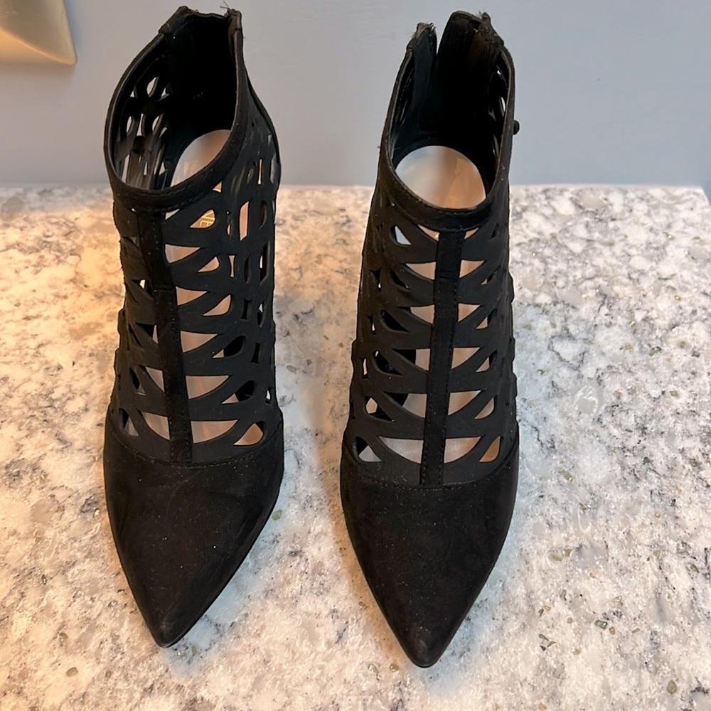 Black detail bootie